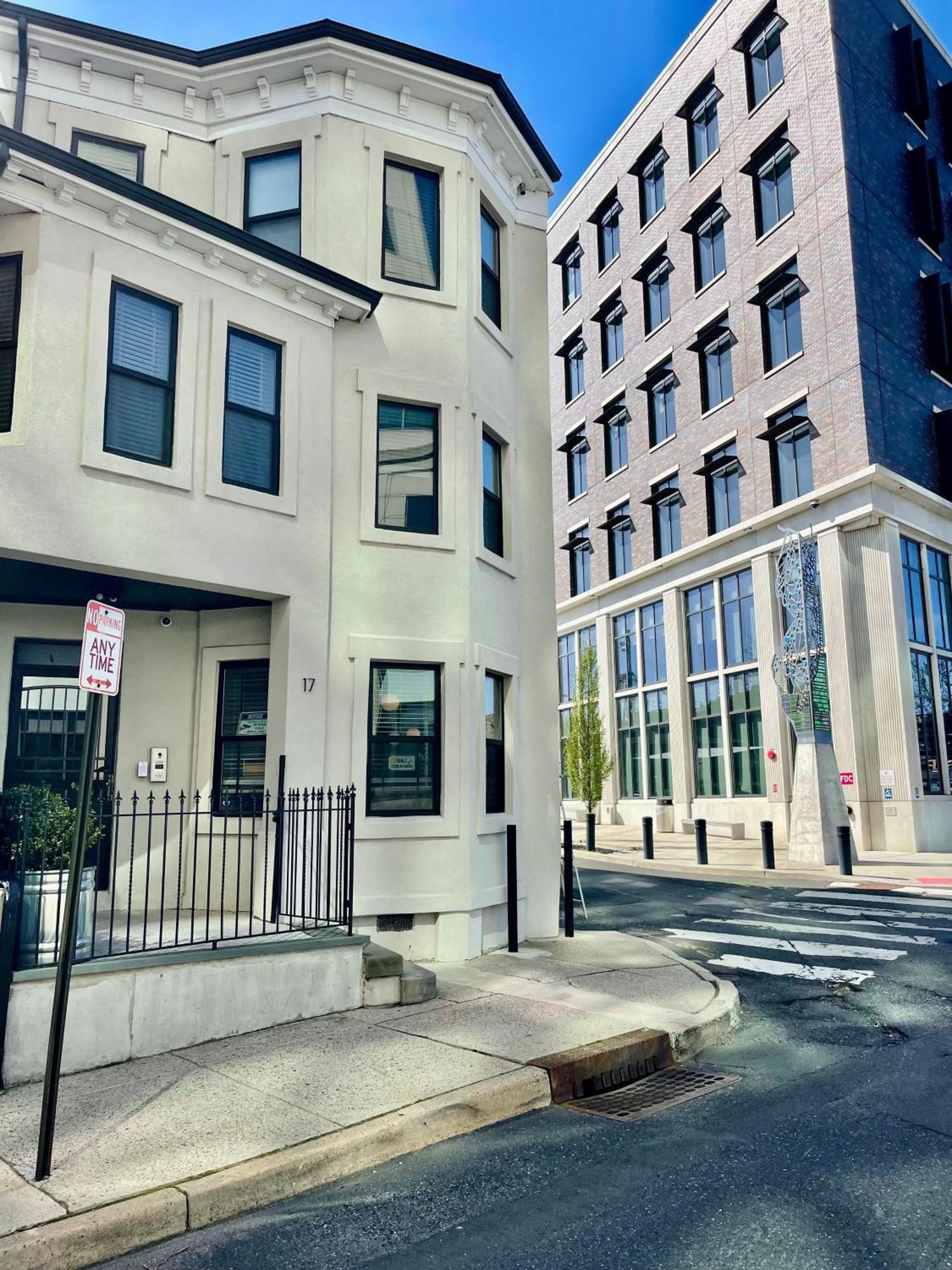Modern Fully Renovated Suite & Loft In Downtown Trenton Exterior photo