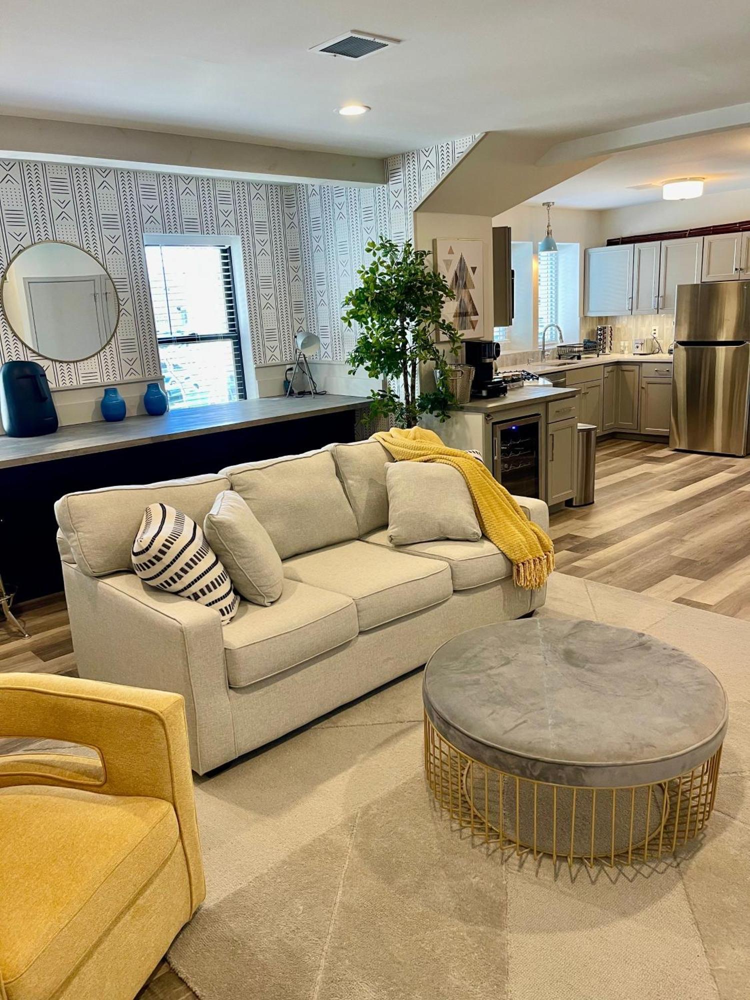Modern Fully Renovated Suite & Loft In Downtown Trenton Room photo