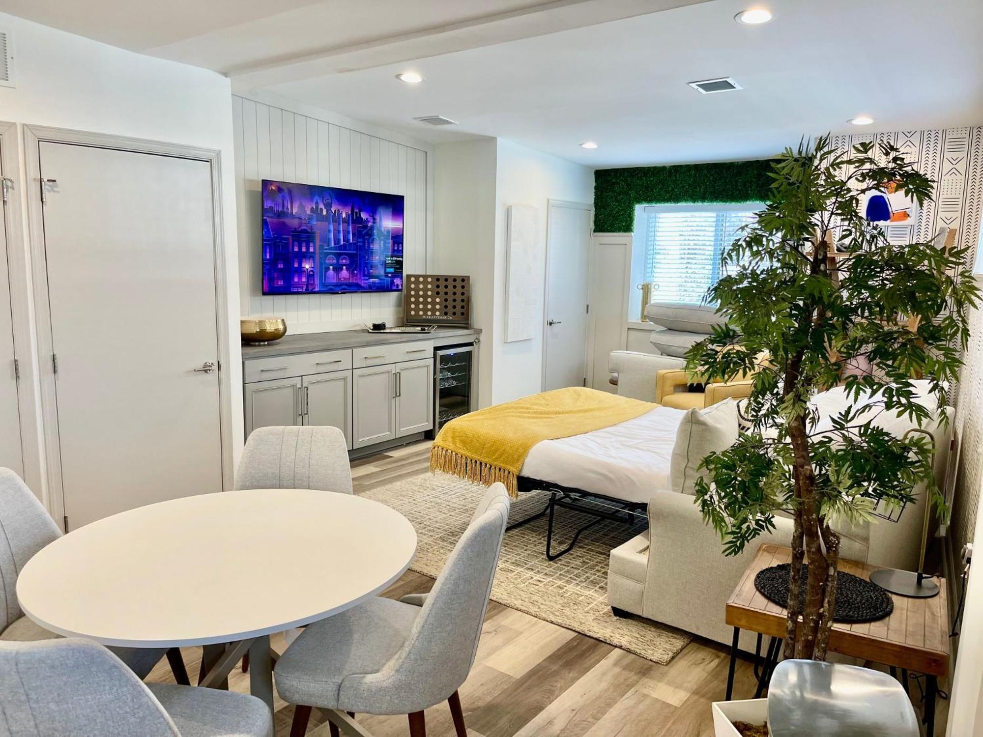 Modern Fully Renovated Suite & Loft In Downtown Trenton Room photo
