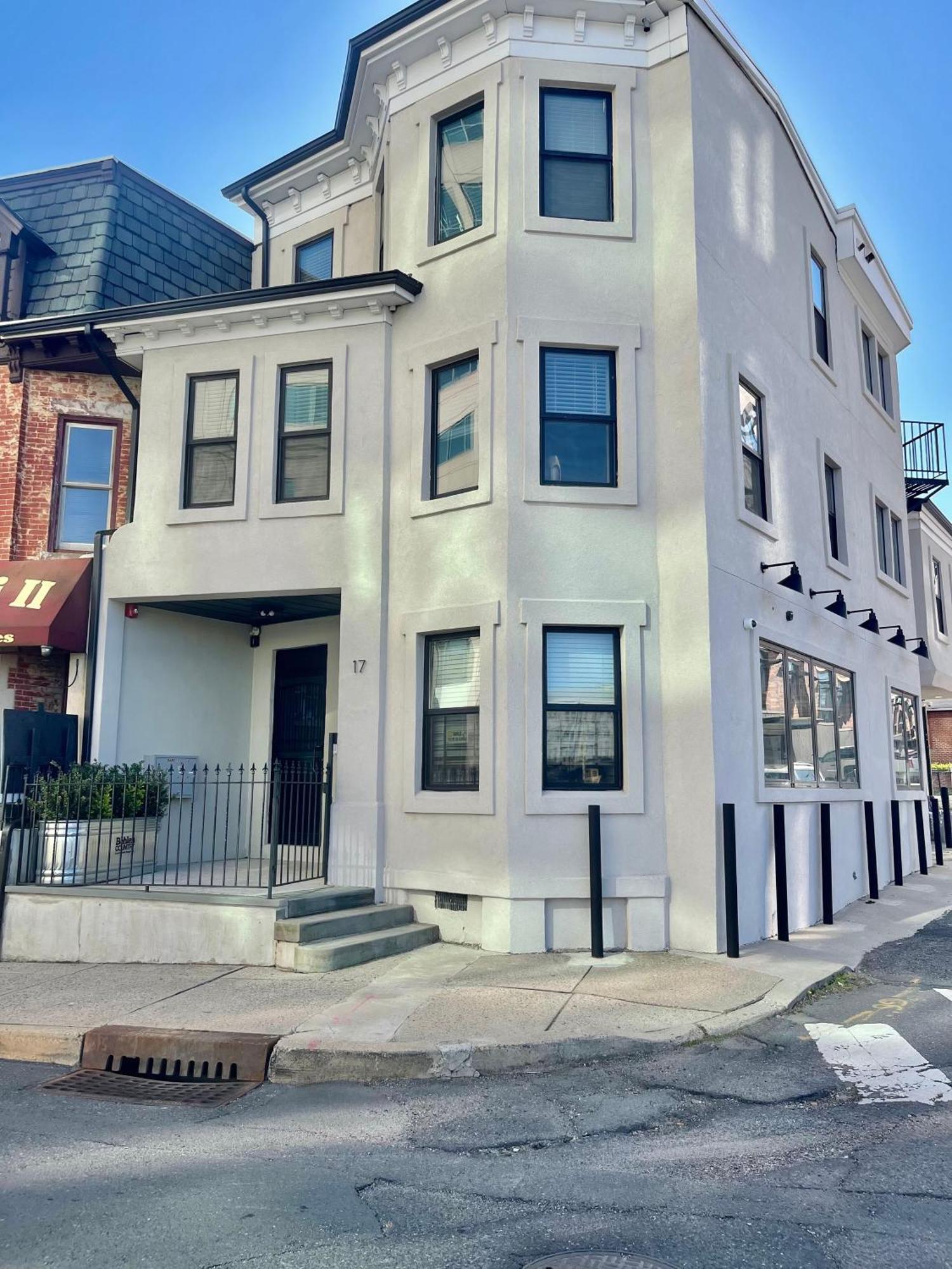 Modern Fully Renovated Suite & Loft In Downtown Trenton Room photo